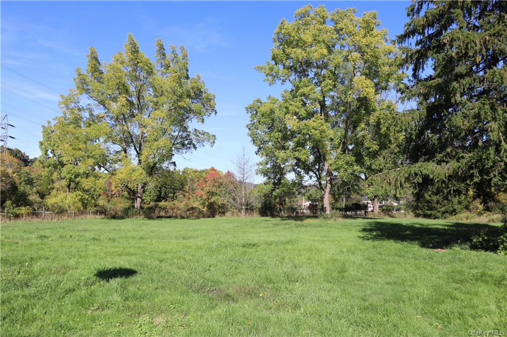 18 Sugarloaf 2 66 Canal DriveGodeffroy, NY 12729, DeerparkMLS#:6171497 Map $750,000 Active 3Beds1Baths1,368Sq FtBuilt in195221.600AcresDetached Canal Ridge Stables